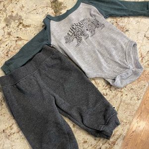 Lucky Brand boy’s outfit sz 6-9 months